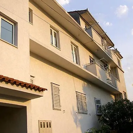 Stipan - 80 M From Sea Apartment Slatine