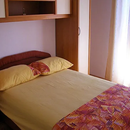 Stipan - 80 M From Sea Apartment